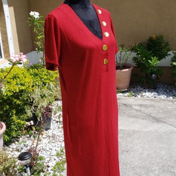 Derek Heart dress that hugs the hips gold buttons - Picture 4 of 6